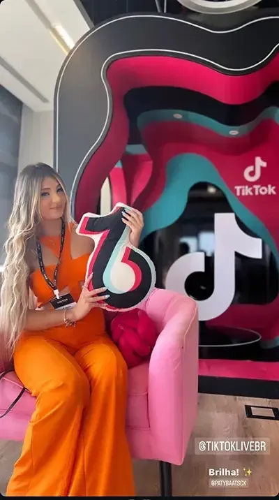 Talento da Moura Agency no escritório do TikTok em São Paulo