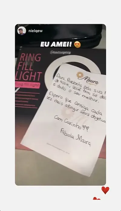 Niequew com os presentes de reconhecimento